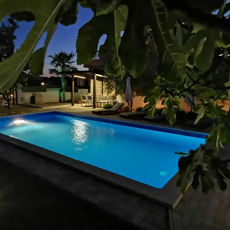 Apartman With Pool Adria *